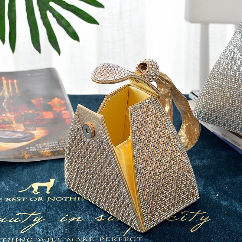 2024 Diamond Clutch Bag Ladies Luxury Party Evening Bag Fashion Triangle Wedding Bridal Bag