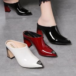 2022 Summer Slippers Chunky Heels Fashionable Pointy Heels Patent Leather Sandals for Women
