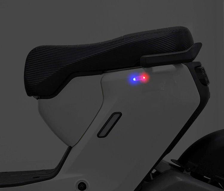 TikTok Car Solar Flashing LED Strobe Light Mini Anti-collision Warning Light Turn Signal Indicator Fit for Motorcycle